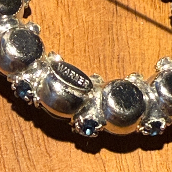 Vintage Warner Blue Rhinestone Circle Wreath Brooch Pin Signed - Picture 7 of 8